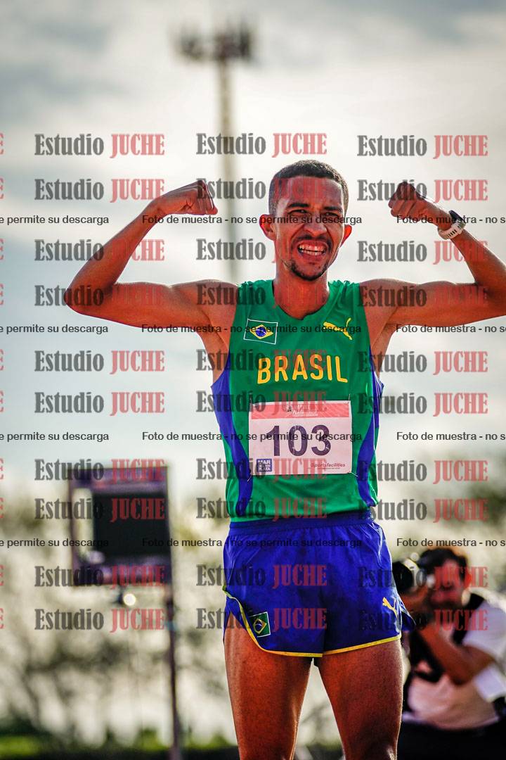 Fotos de los 3000 m con obstáculos de varones