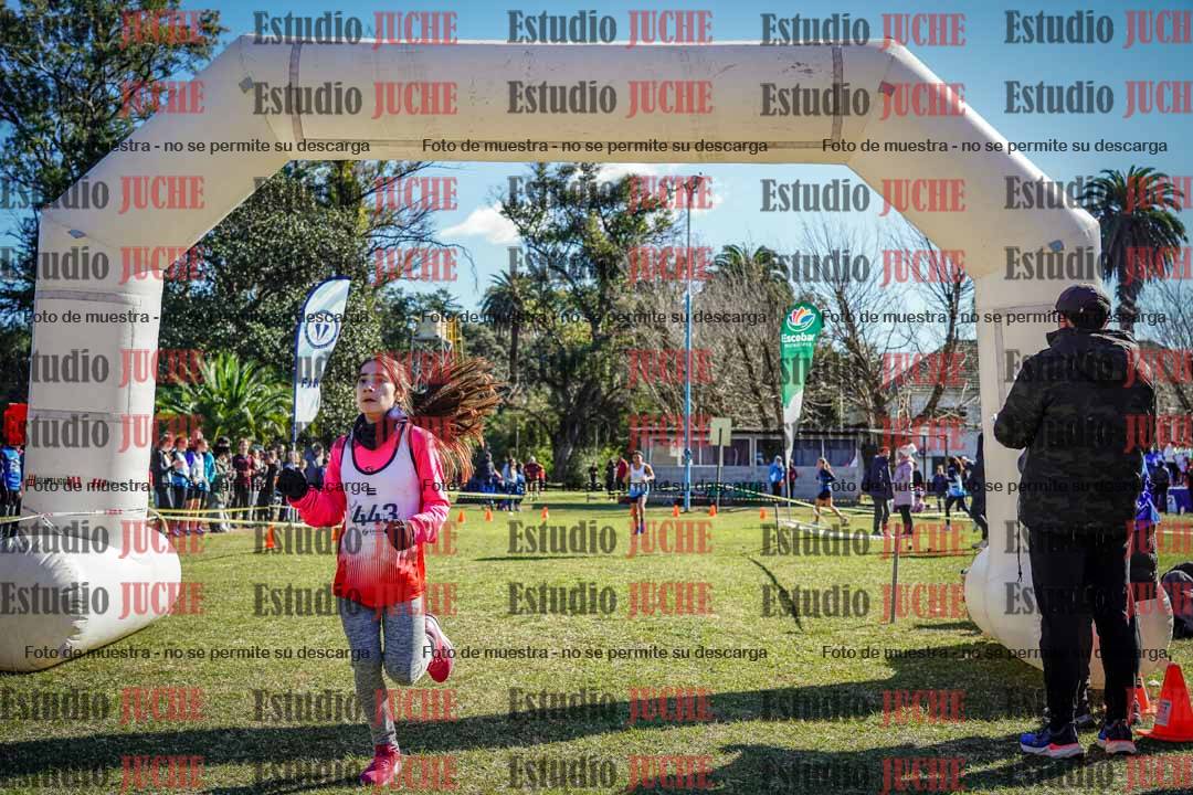 Fotos de la llegada del cross de 2000 m