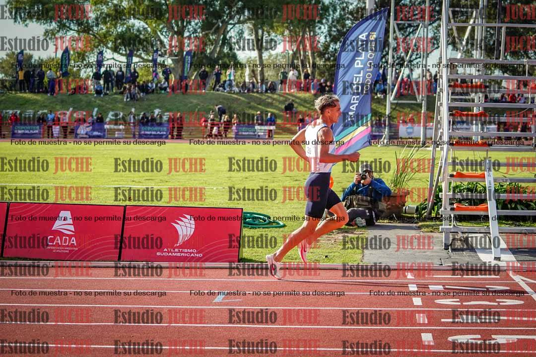 Fotos de los 3000 m con obstáculos de varones