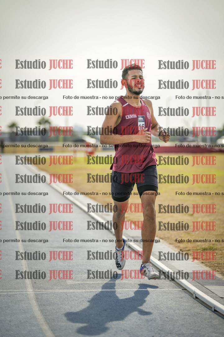 Fotos de los 800 m llanos de varones