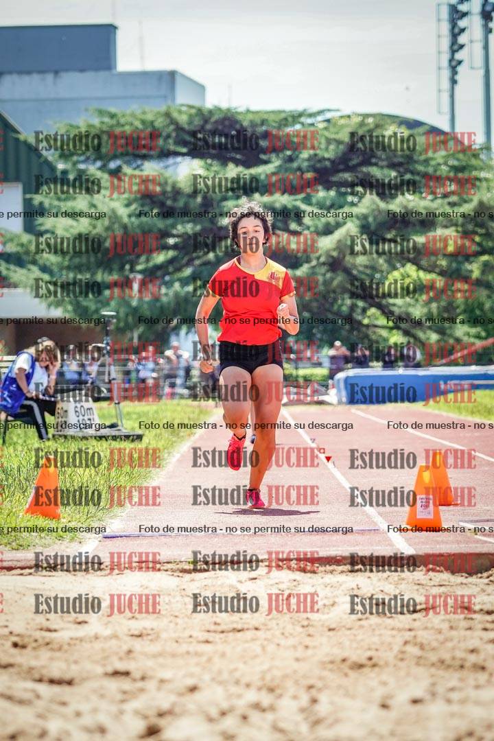 Fotos del salto en largo de mujeres