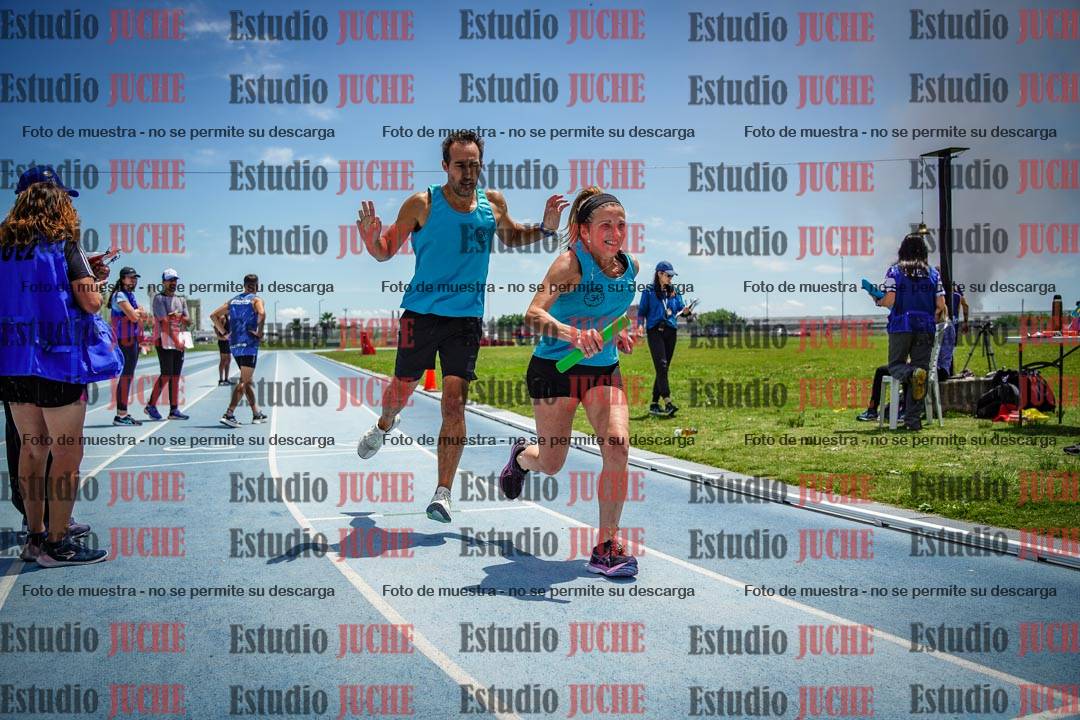 Fotos durante el transcurso de los relevos 20' para running teams - serie 2