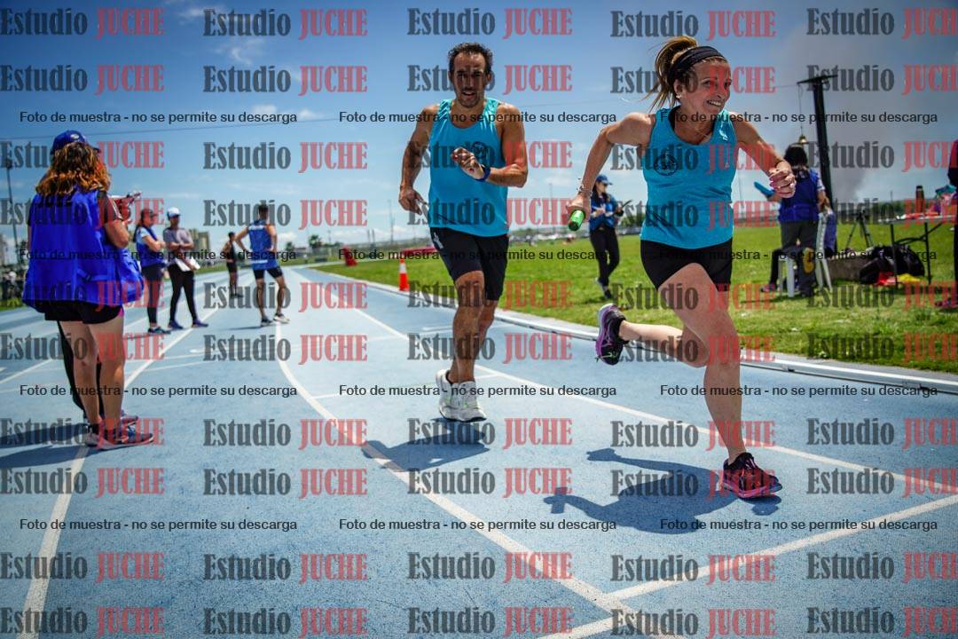 Fotos durante el transcurso de los relevos 20' para running teams - serie 2