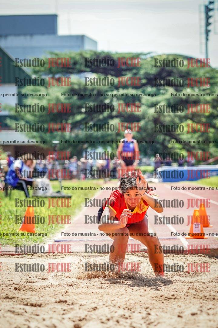 Fotos del salto en largo de mujeres