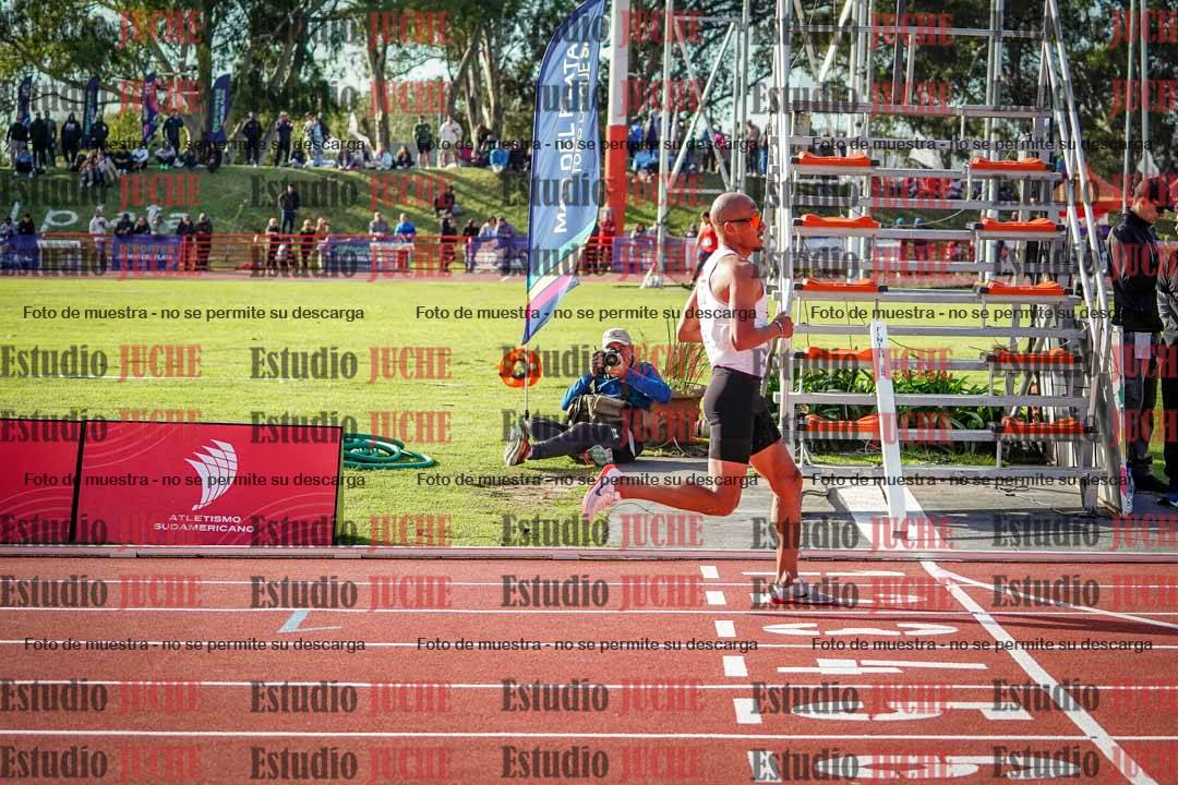 Fotos de los 3000 m con obstáculos de varones