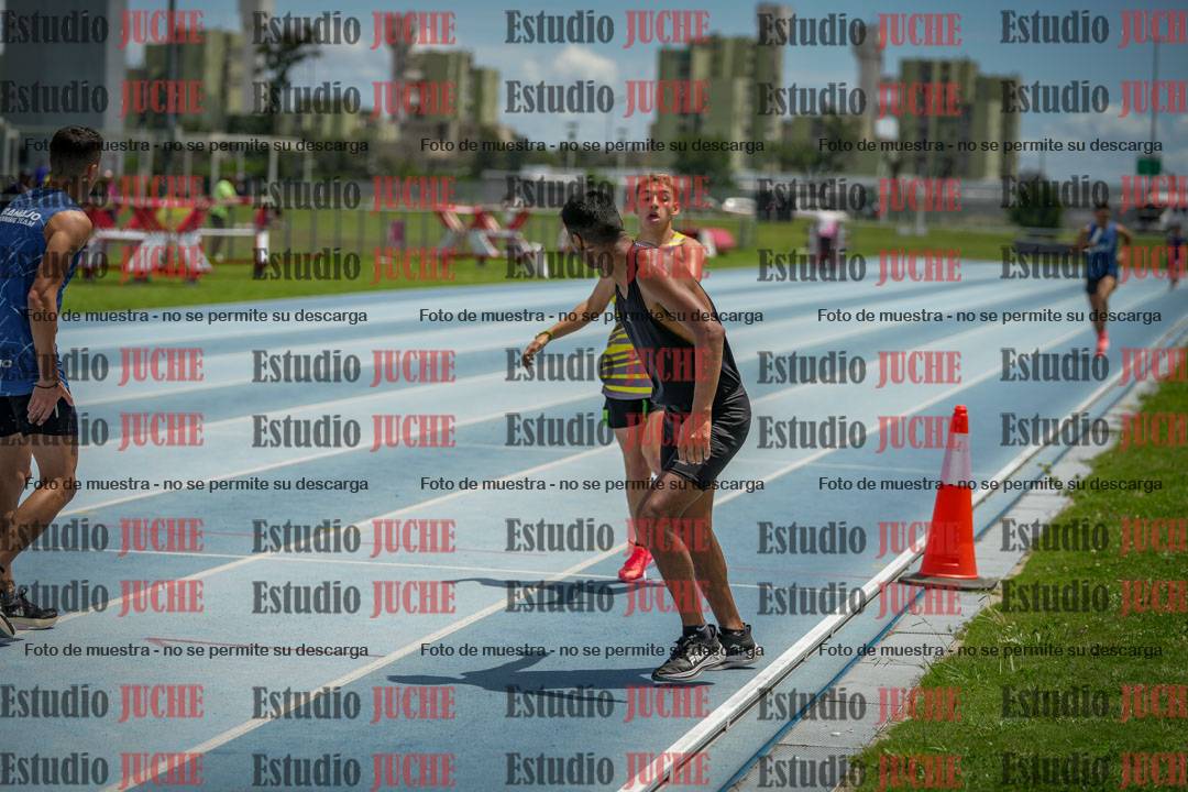 Fotos durante el transcurso de los relevos 20' para running teams - serie 2