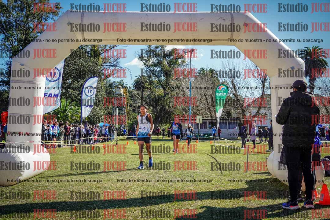 Fotos de la llegada del cross de 2000 m