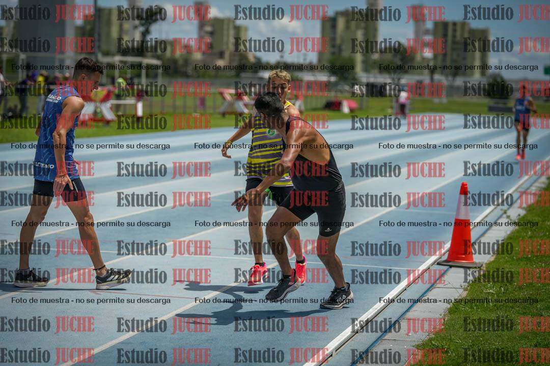 Fotos durante el transcurso de los relevos 20' para running teams - serie 2