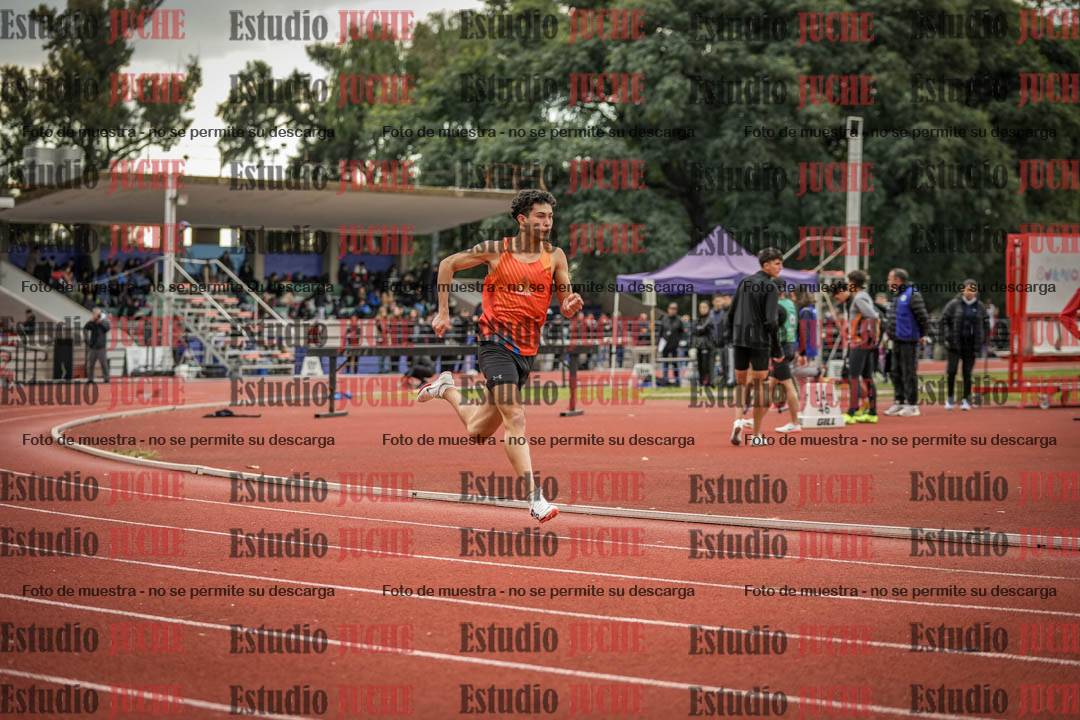 Fotos de los 400 m llanos de varones