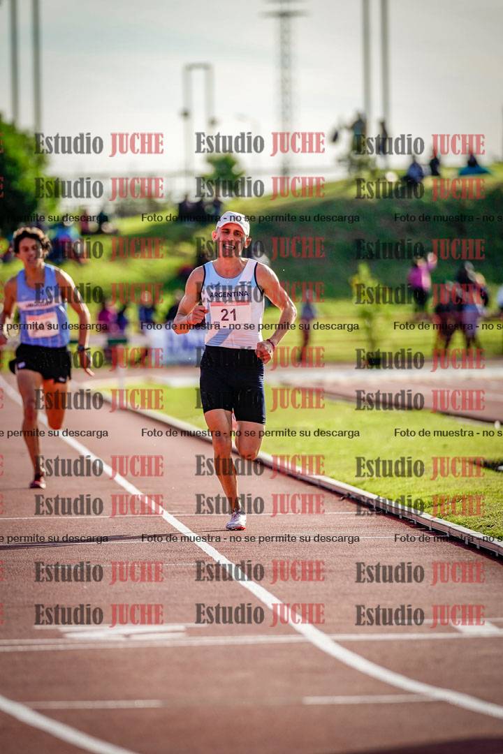 Fotos de los 3000 m con obstáculos de varones