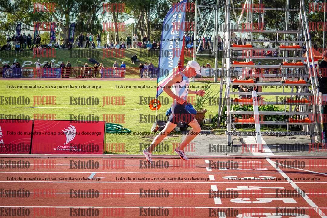 Fotos de los 3000 m con obstáculos de varones