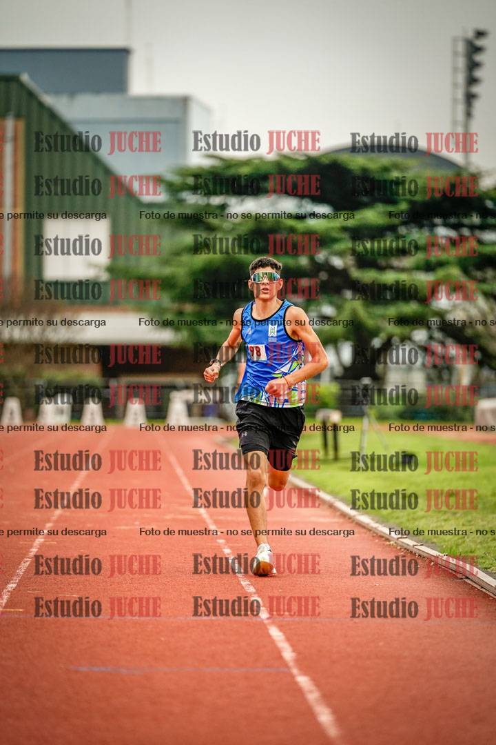 Fotos de los 800 m llanos de varones