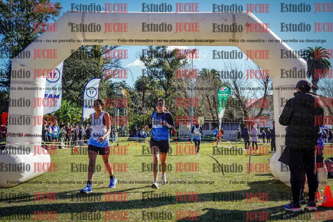 Fotos de la llegada del cross de 2000 m