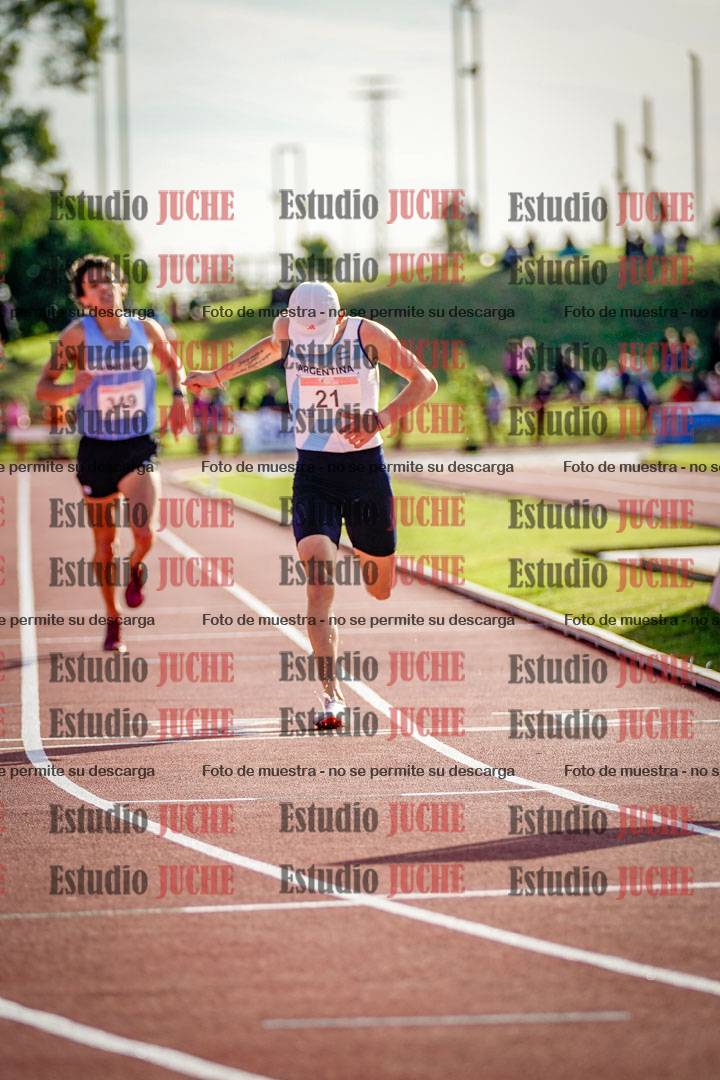 Fotos de los 3000 m con obstáculos de varones