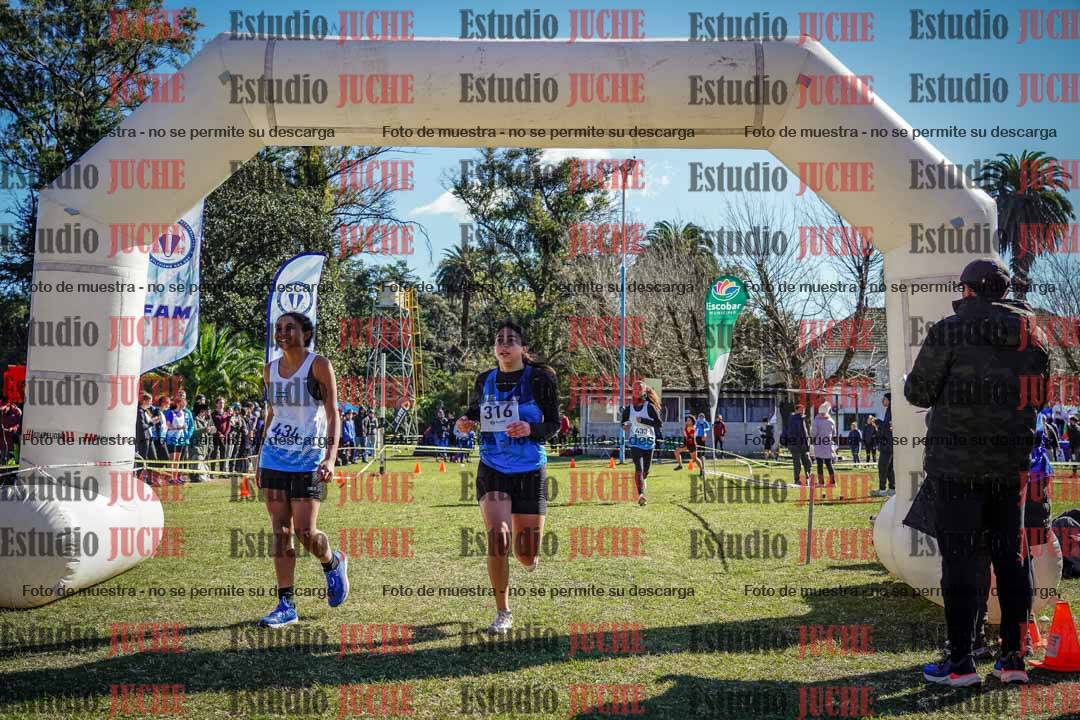Fotos de la llegada del cross de 2000 m