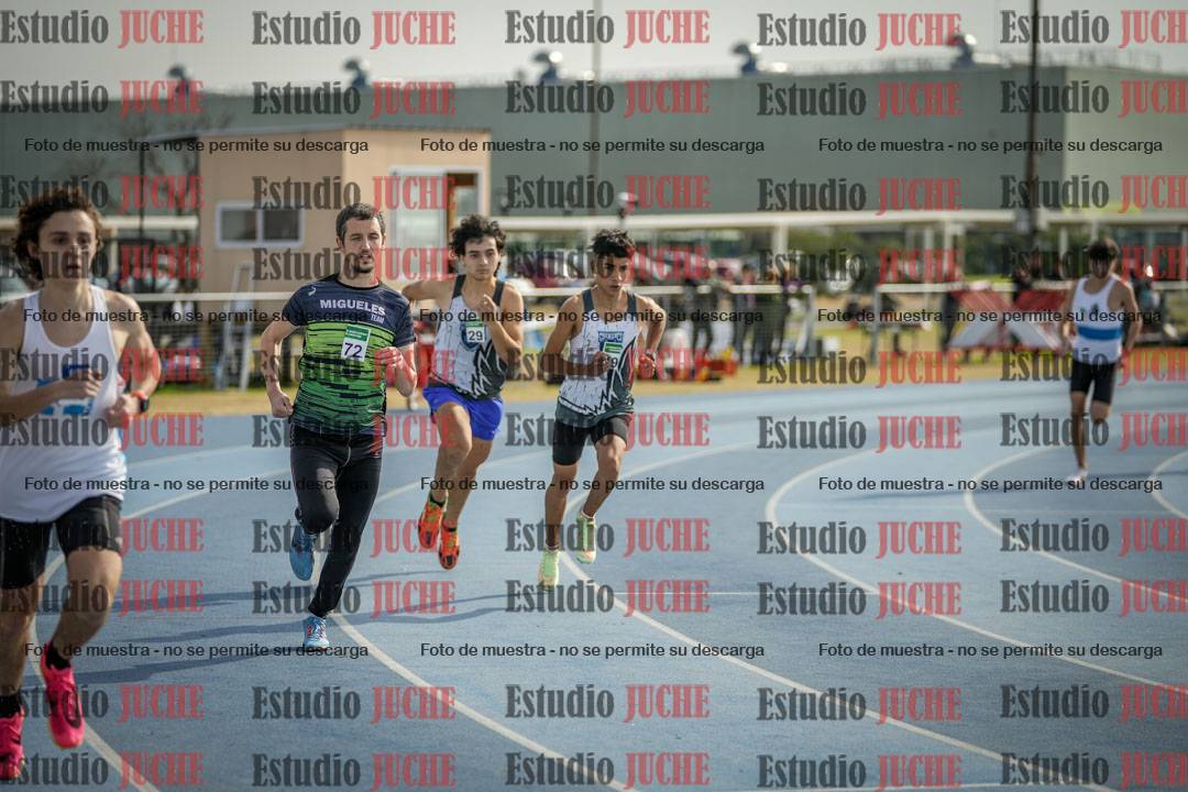 Fotos de los 800 m llanos de varones