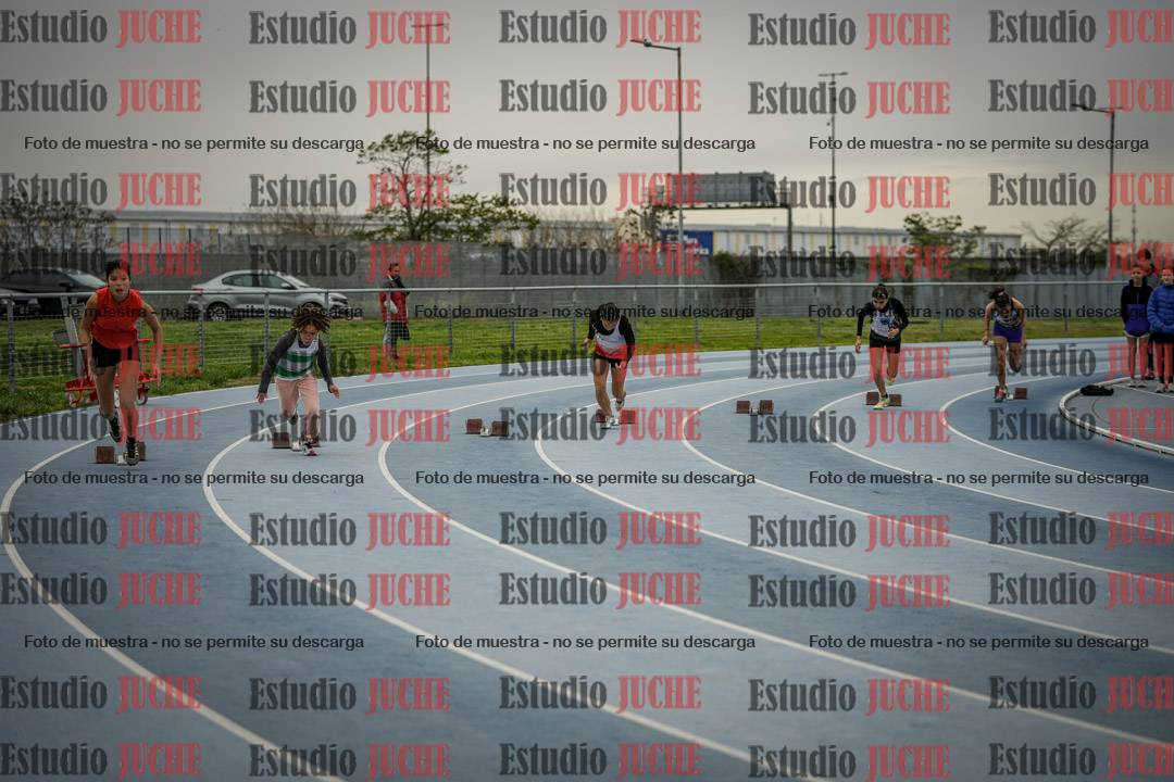 Fotos de los 150 m llanos de mujeres - U14
