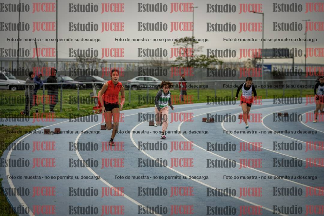 Fotos de los 150 m llanos de mujeres - U14