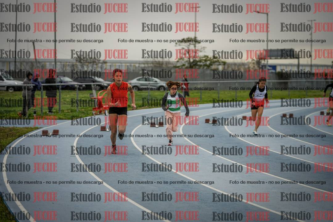 Fotos de los 150 m llanos de mujeres - U14