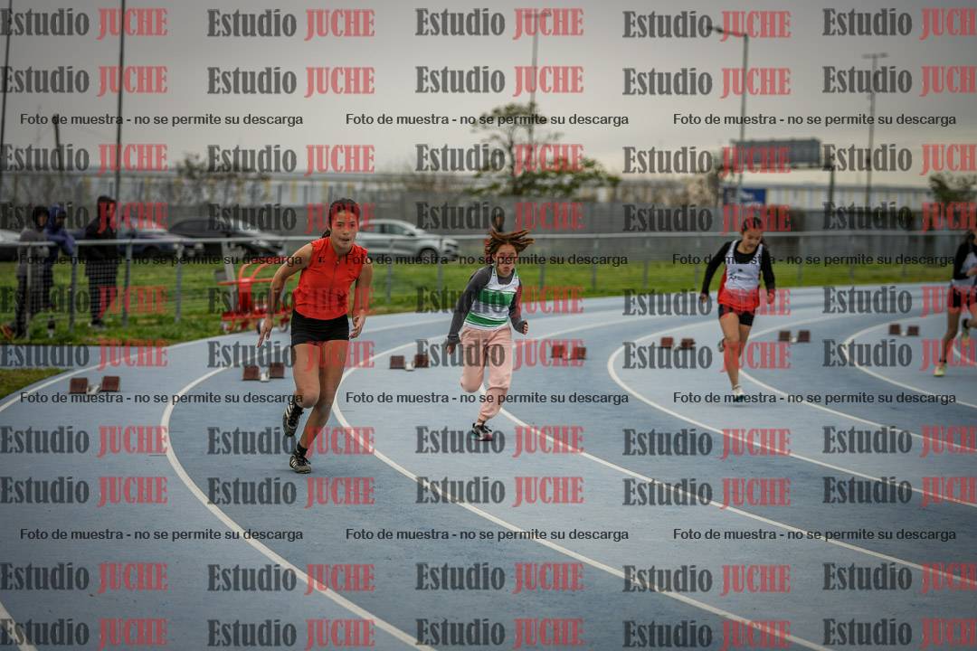 Fotos de los 150 m llanos de mujeres - U14