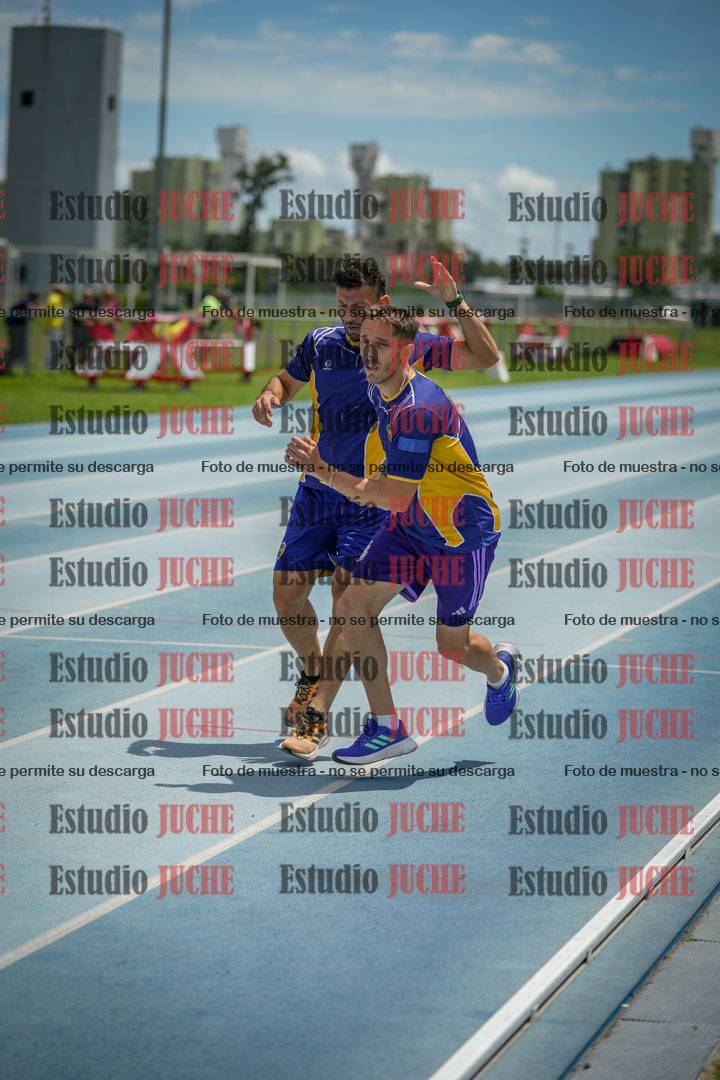 Fotos durante el transcurso de los relevos 20' para running teams - serie 2
