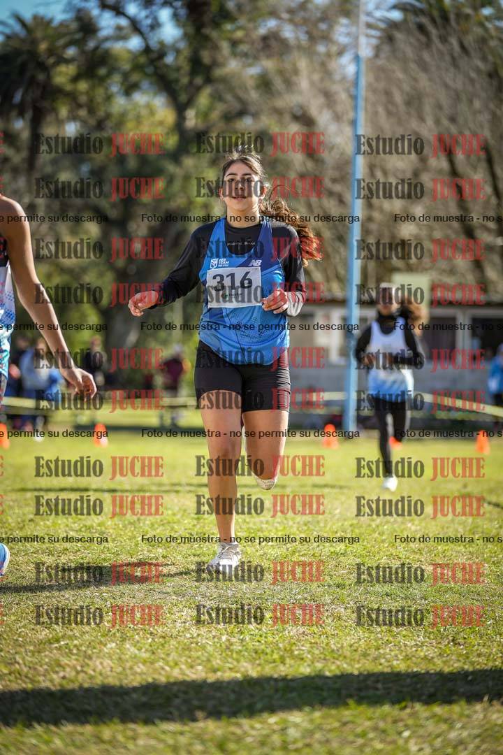 Fotos de la llegada del cross de 2000 m