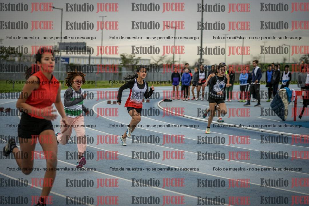 Fotos de los 150 m llanos de mujeres - U14