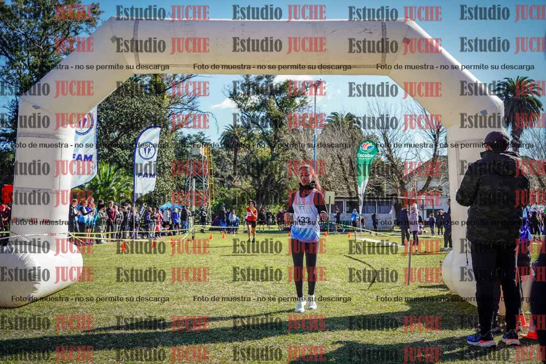 Fotos de la llegada del cross de 2000 m