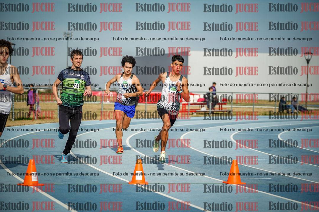 Fotos de los 800 m llanos de varones