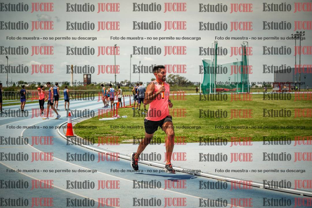 Fotos durante el transcurso de los relevos 20' para running teams - serie 2