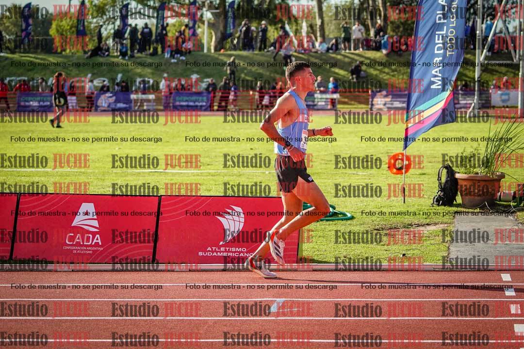 Fotos de los 3000 m con obstáculos de varones