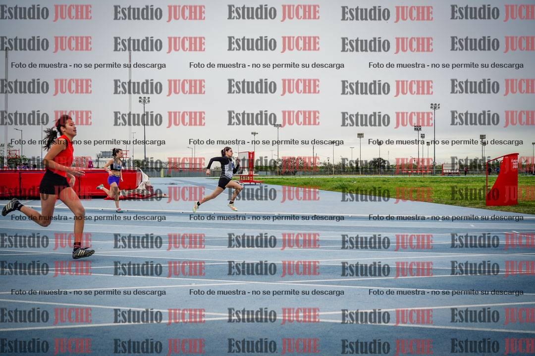 Fotos de los 150 m llanos de mujeres - U14