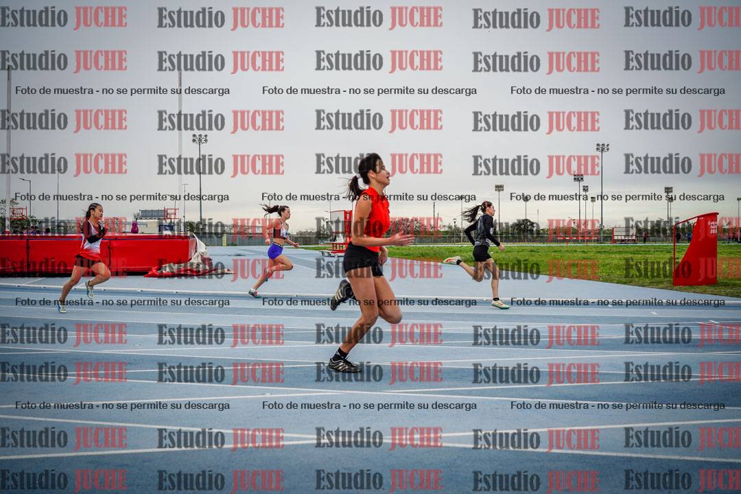 Fotos de los 150 m llanos de mujeres - U14
