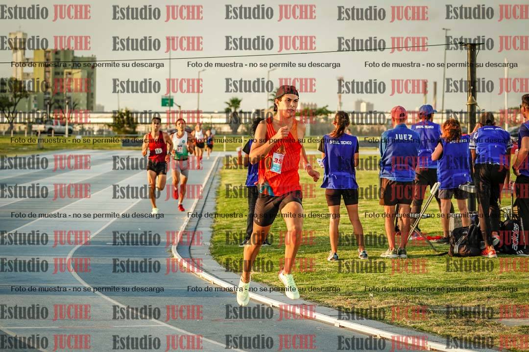Fotos de los 3000 m llanos de varones