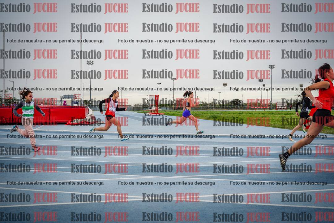 Fotos de los 150 m llanos de mujeres - U14
