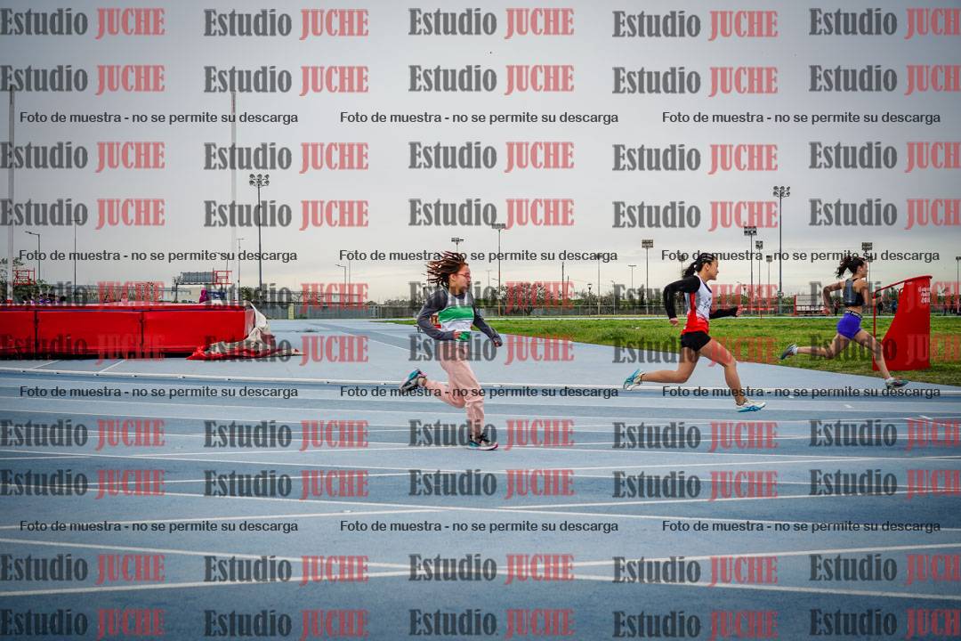 Fotos de los 150 m llanos de mujeres - U14