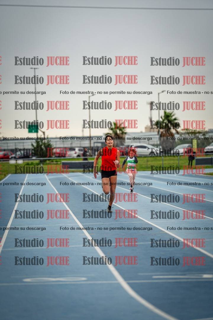 Fotos de los 150 m llanos de mujeres - U14
