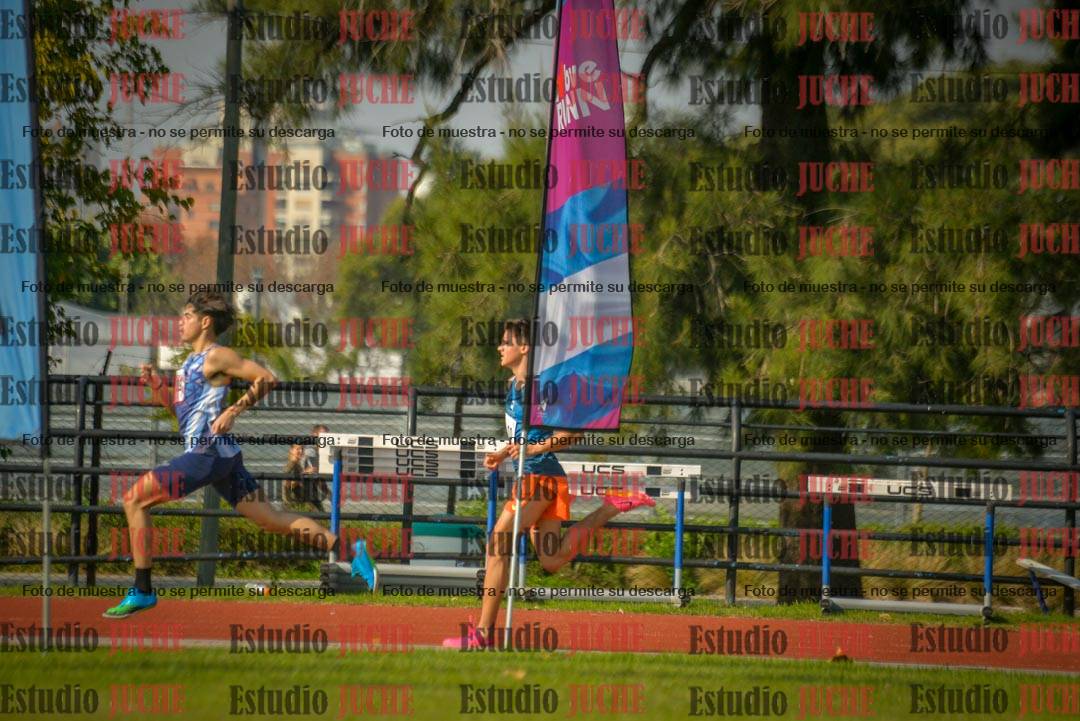 Fotos de los 800 m llanos de varones