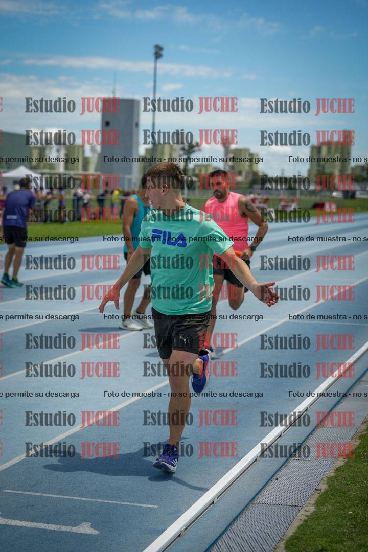 Fotos durante el transcurso de los relevos 20' para running teams - serie 2