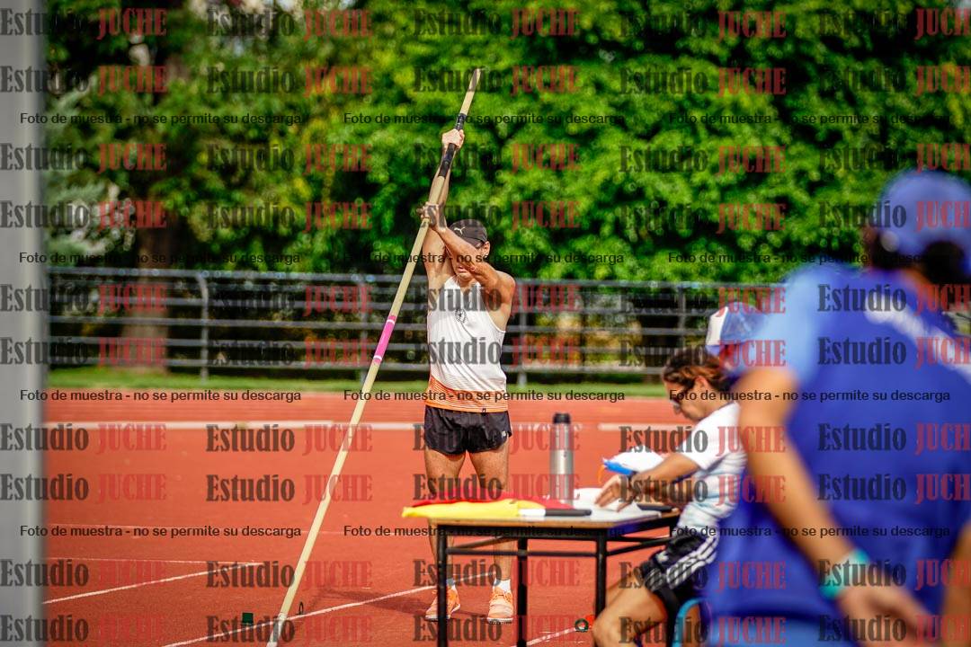 Fotos del salto con garrocha de mujeres y varones