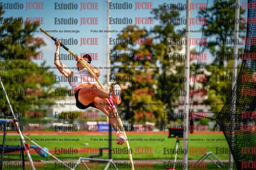 Fotos del salto con garrocha de mujeres y varones
