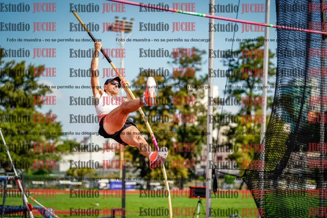 Fotos del salto con garrocha de mujeres y varones