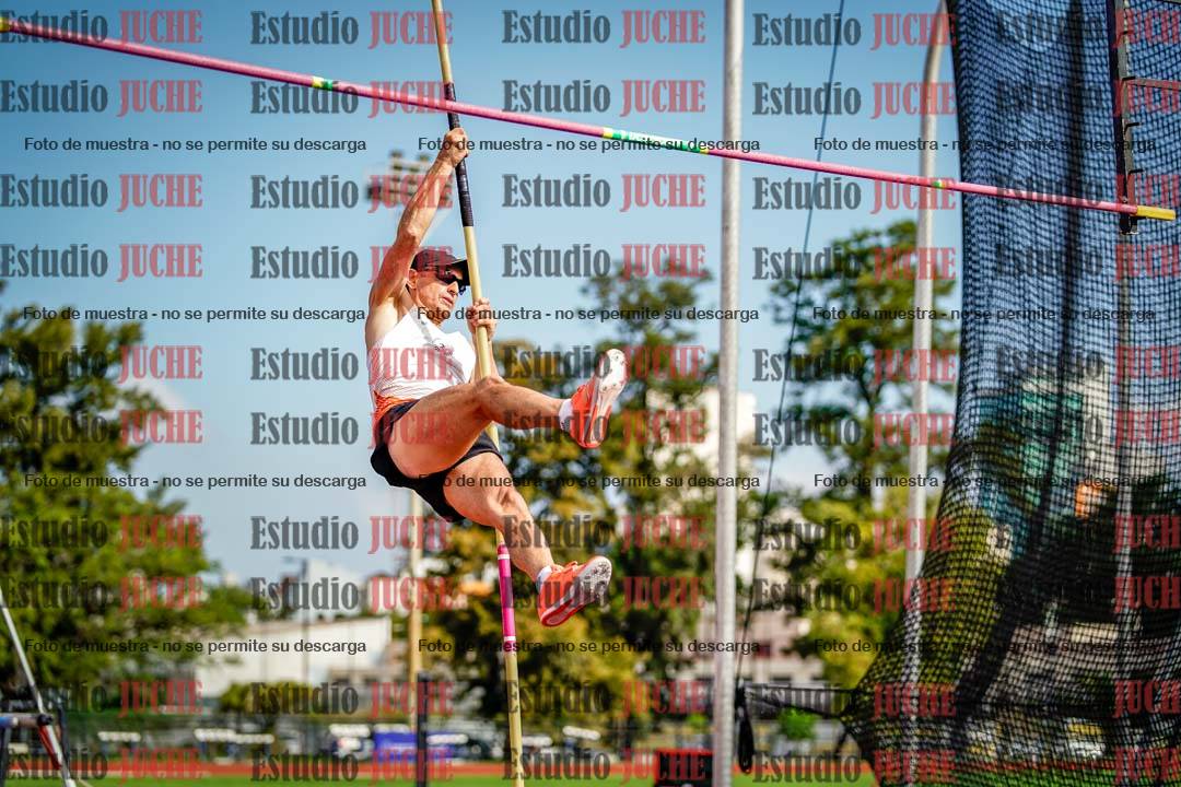 Fotos del salto con garrocha de mujeres y varones