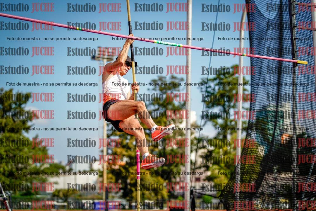 Fotos del salto con garrocha de mujeres y varones