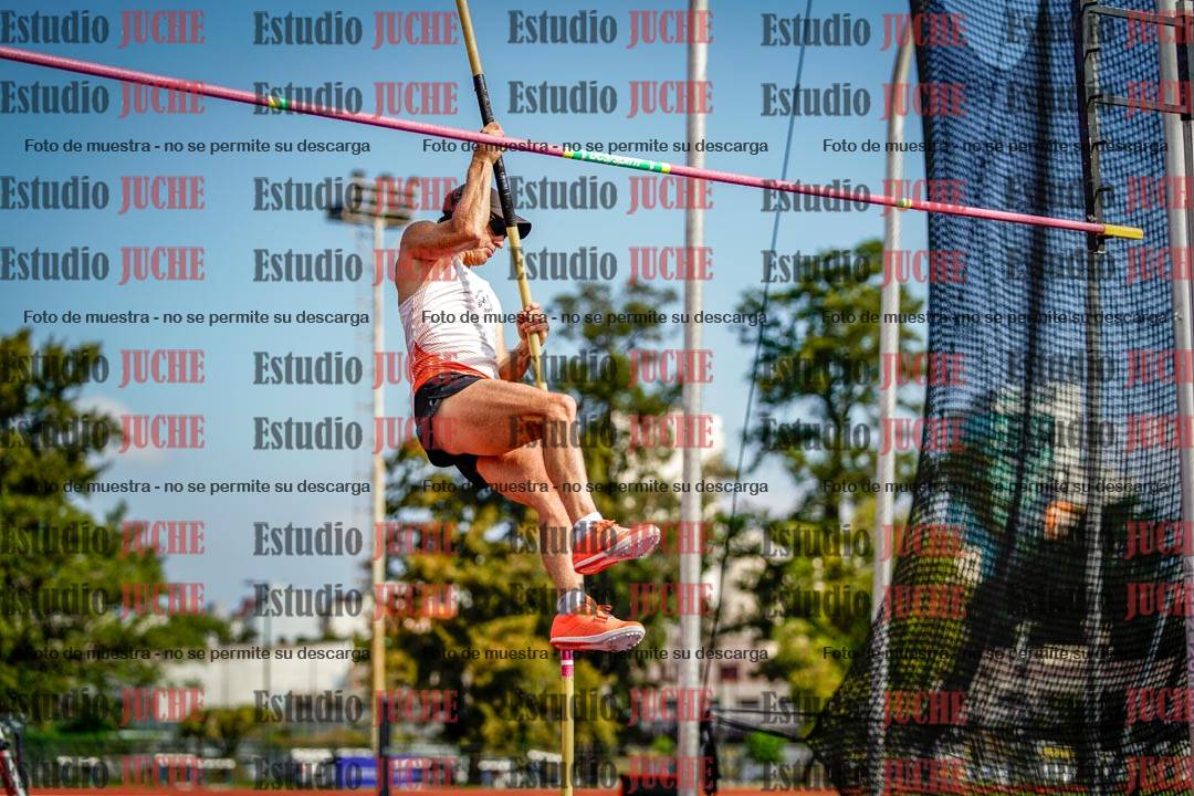 Fotos del salto con garrocha de mujeres y varones