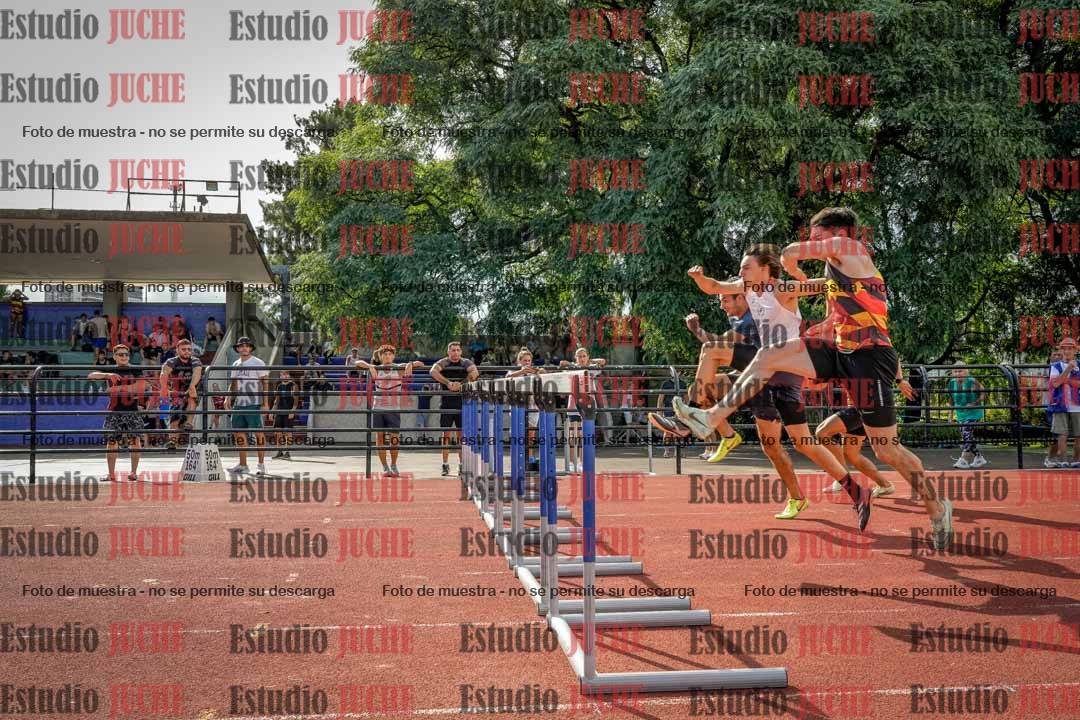 Fotos de los 60 m con vallas de varones