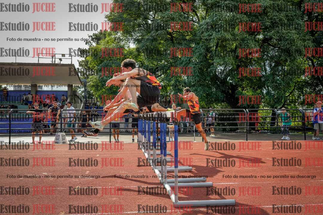 Fotos de los 60 m con vallas de varones