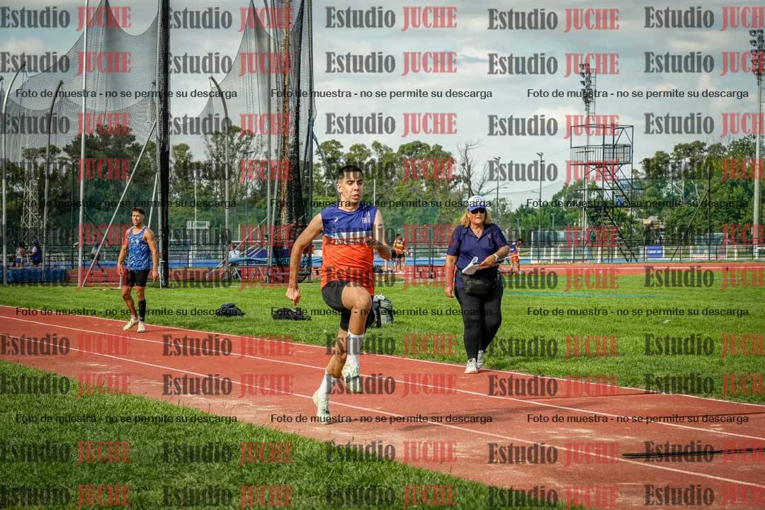Fotos del salto en largo de varones