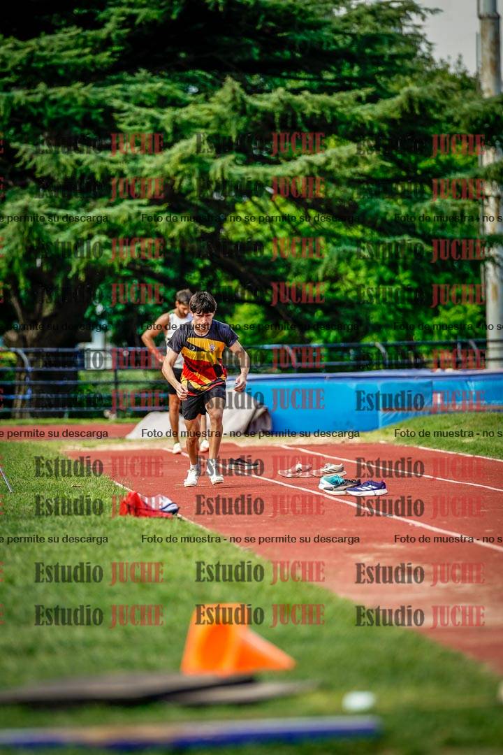Fotos del salto en largo de varones
