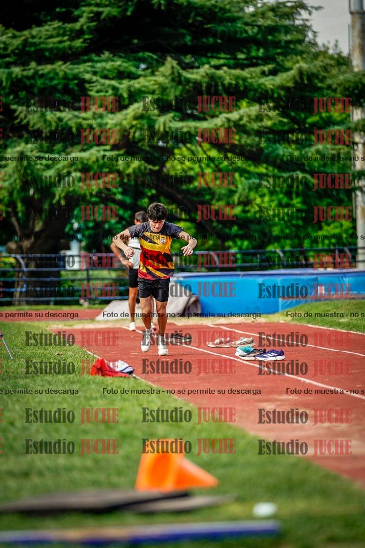 Fotos del salto en largo de varones